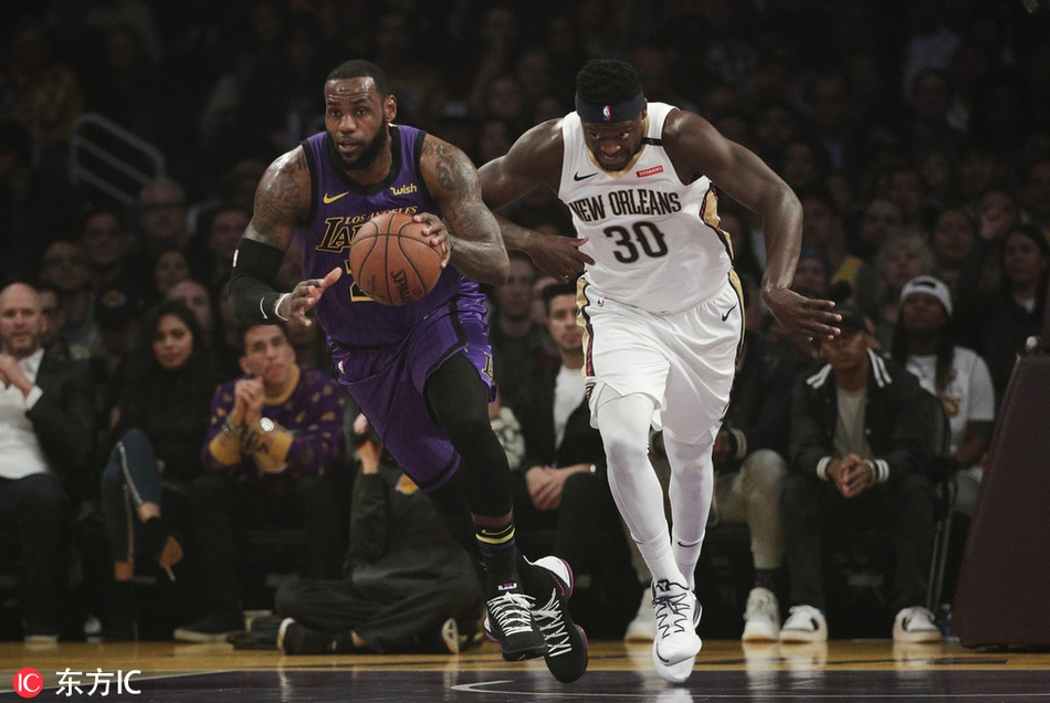 詹姆斯持球推进