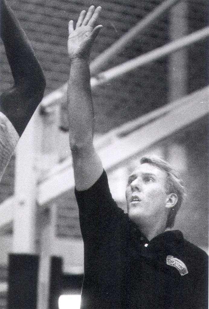 NBA老照片：波波维奇给勇士干活 在马刺教练组排倒数第二