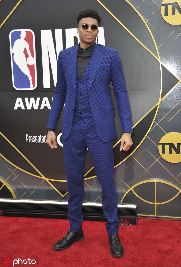 群星盛装出席NBA年度颁奖典礼 神盾局局长为黑白双雄颁奖