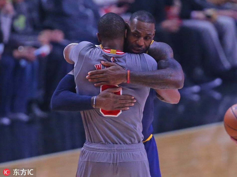 回顾詹韦赛场基情瞬间