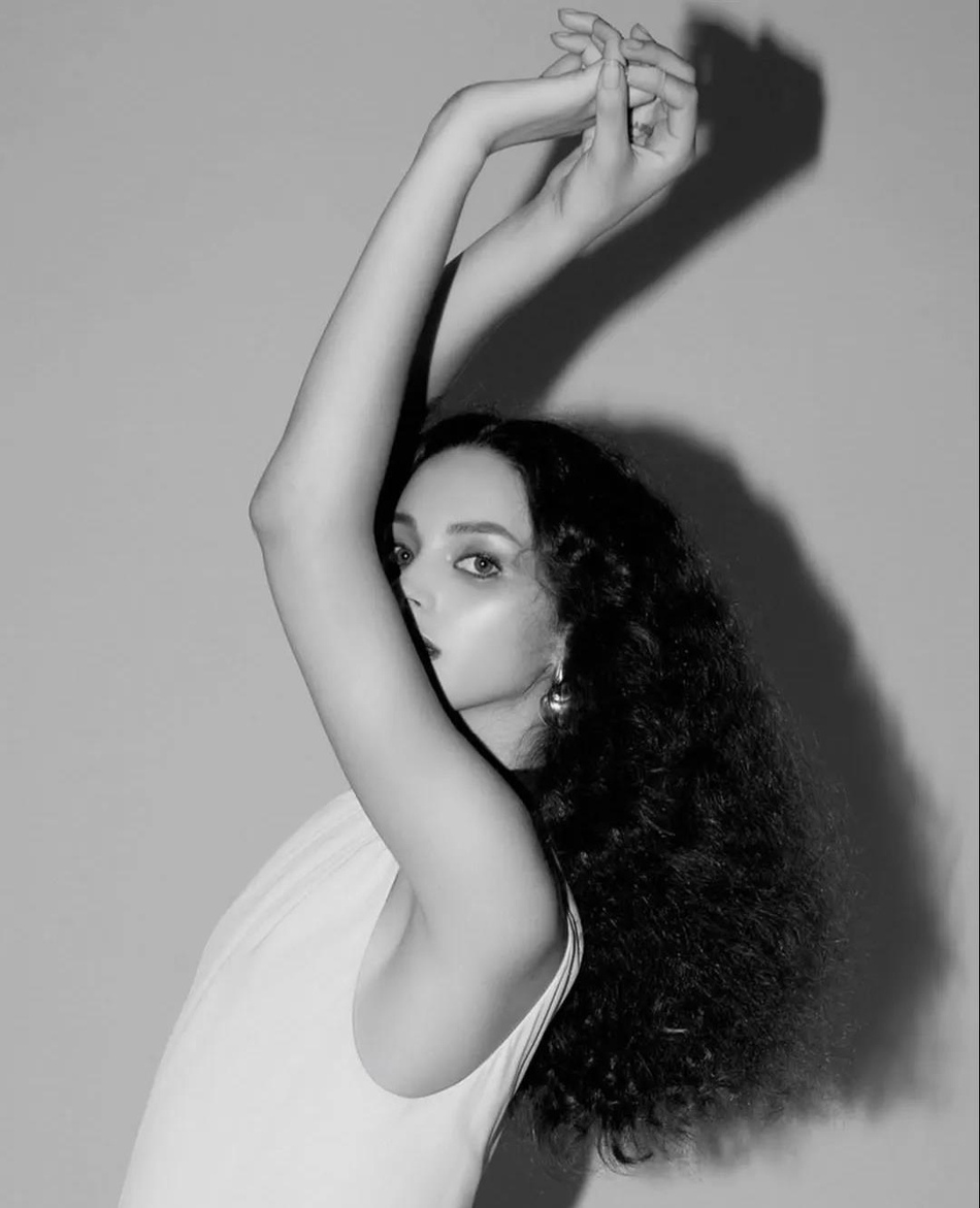 这是亲兄妹？哥哥入选NBA最丑球员 妹妹是顶级超模与赌王儿媳同台