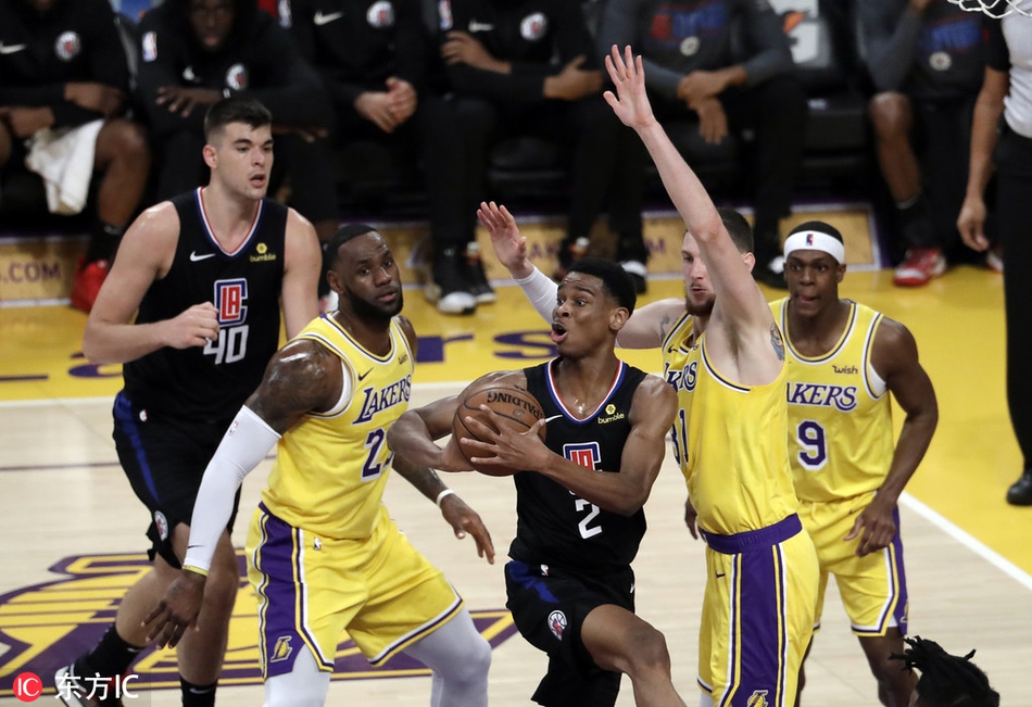 湖人包夹快船新秀亚历山大