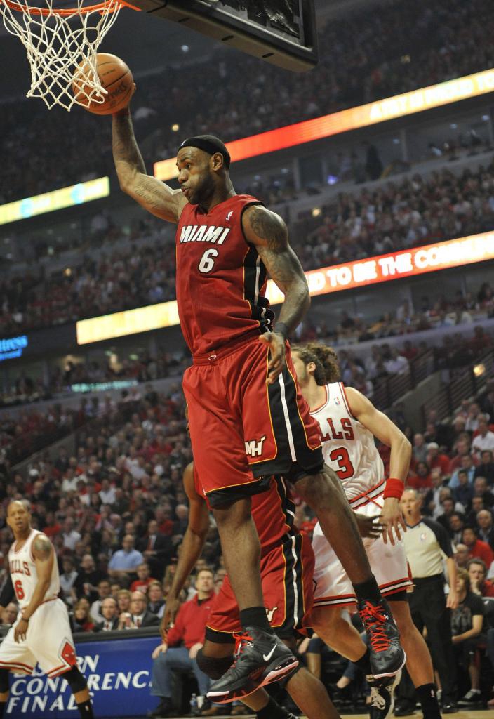 2、篮板，詹姆斯胜