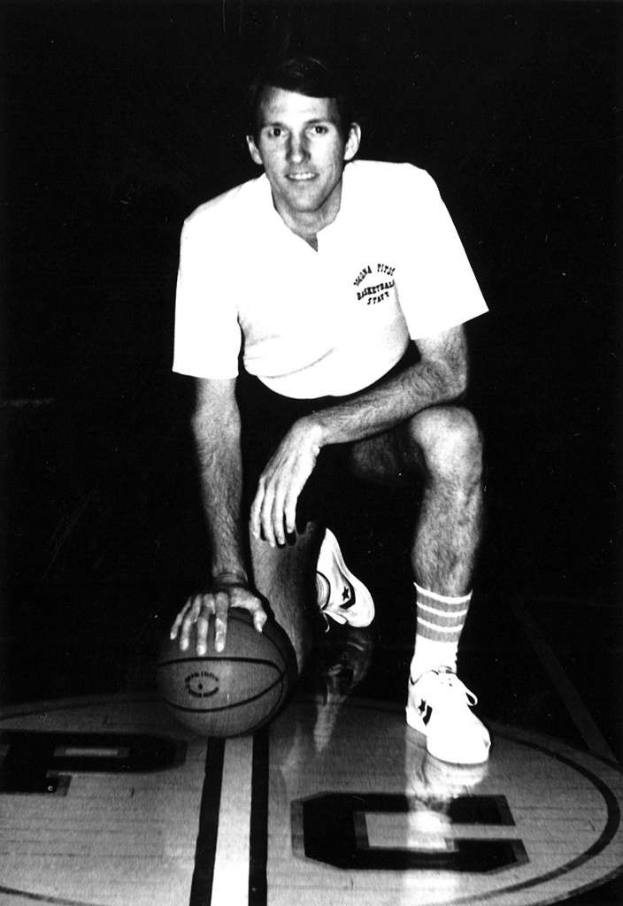 NBA老照片：波波维奇给勇士干活 在马刺教练组排倒数第二