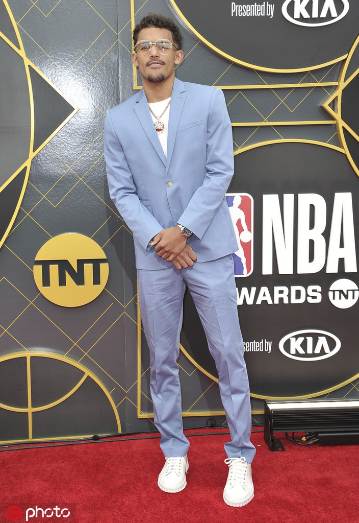 群星盛装出席NBA年度颁奖典礼 神盾局局长为黑白双雄颁奖