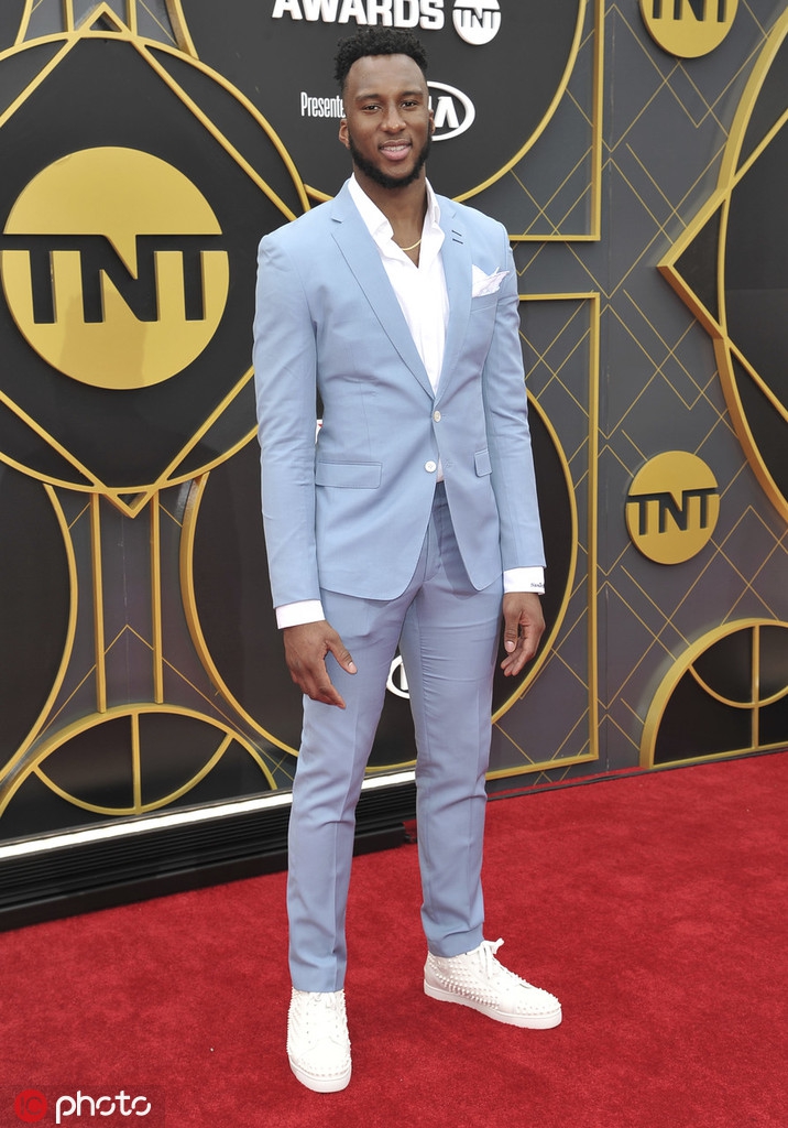 群星盛装出席NBA年度颁奖典礼 神盾局局长为黑白双雄颁奖