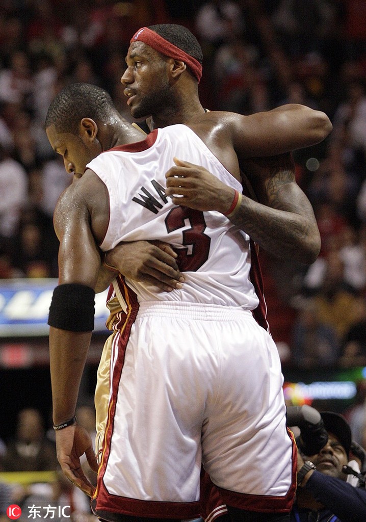 回顾詹韦赛场基情瞬间