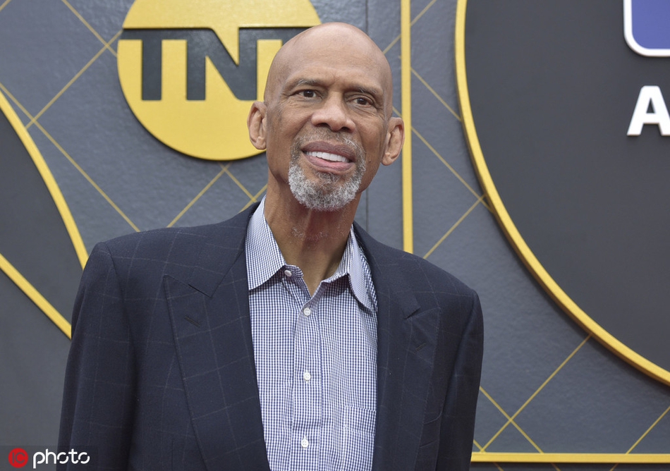 群星盛装出席NBA年度颁奖典礼 神盾局局长为黑白双雄颁奖