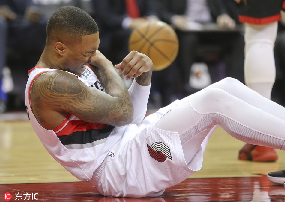 利拉德肩膀受伤