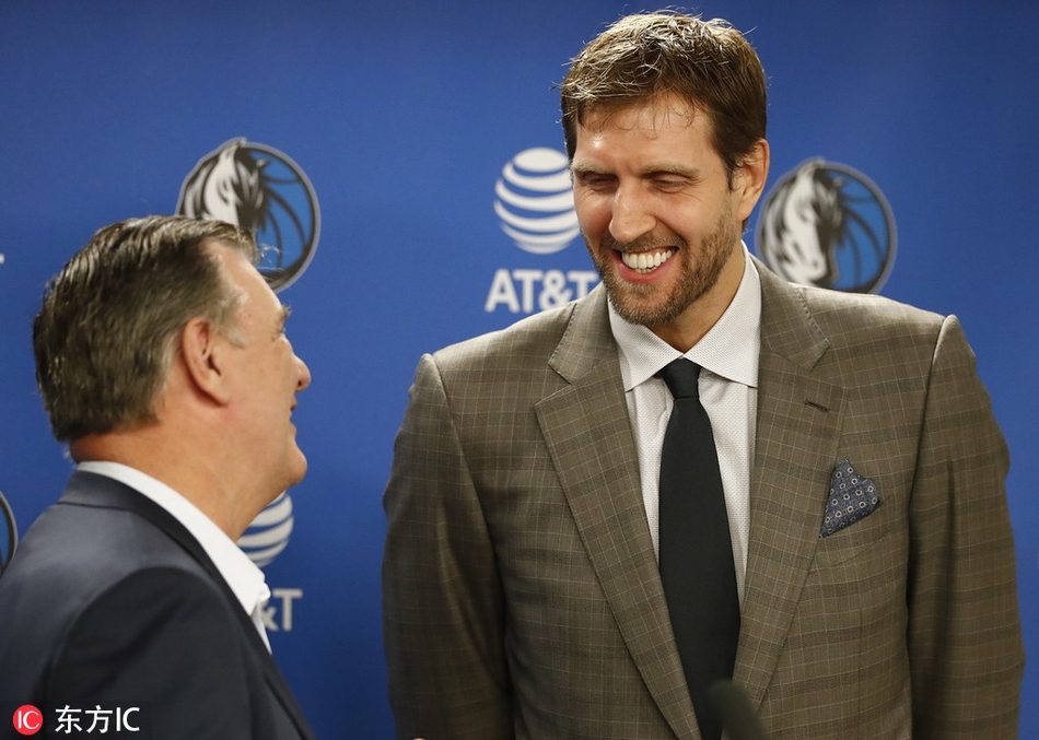 诺维茨基赛前出席活动