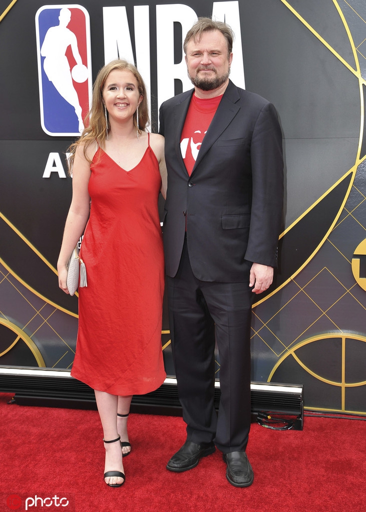 群星盛装出席NBA年度颁奖典礼 神盾局局长为黑白双雄颁奖