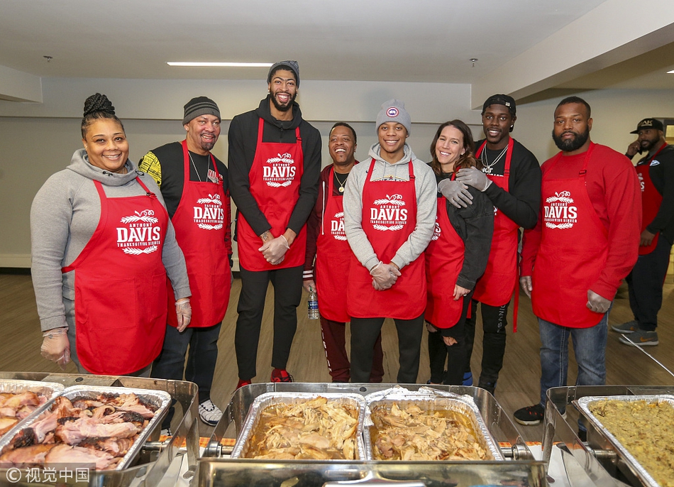 NBA各队办感恩节活动回馈球迷