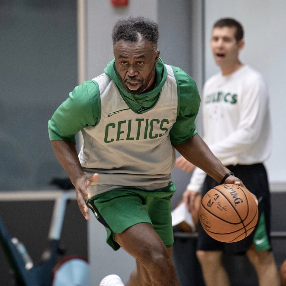 风靡NBA的变老挑战！白胡子老詹依旧霸气 一人撞脸波波维奇