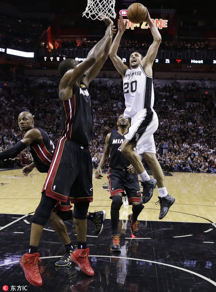 23、他在克里斯・波什头上的扣篮