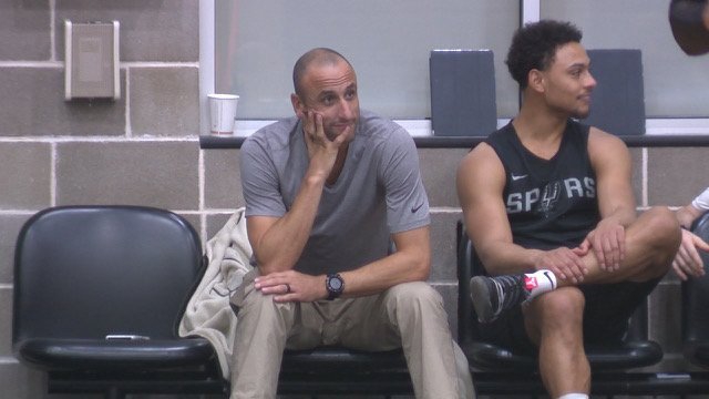 吉诺比利为马刺训练作指导