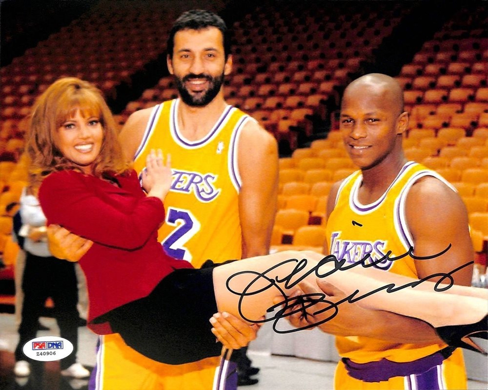 58岁仍是NBA一枝花迷倒库兹马！湖人老板年轻时有多美？