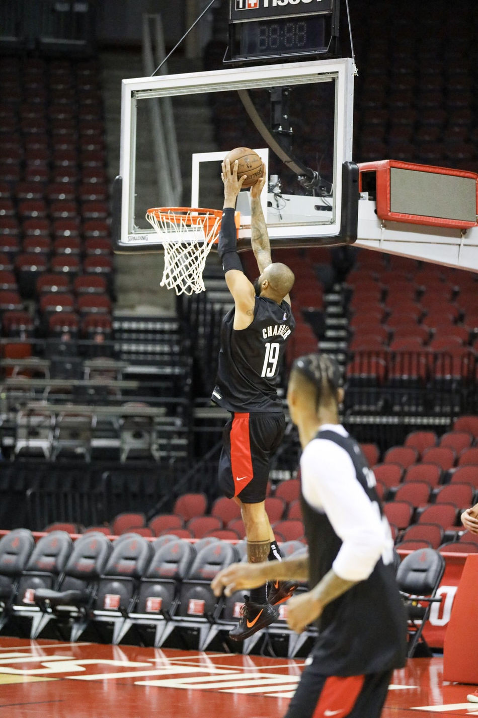 火箭训练营首日精彩瞬间 威少全程乐开花 哈登秀后撤步三分