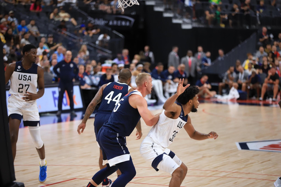 [高清组图]美国男篮队内热身赛 蓝队97-78白队