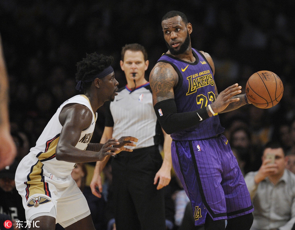 詹姆斯背打霍勒迪