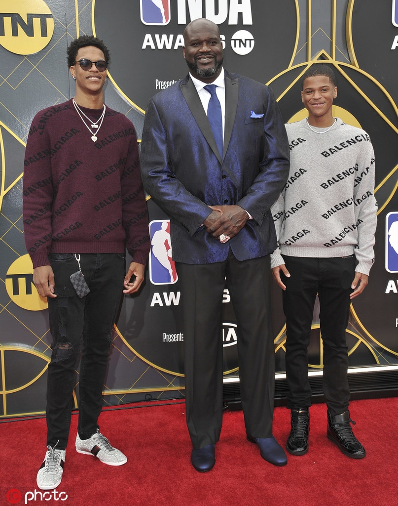 群星盛装出席NBA年度颁奖典礼 神盾局局长为黑白双雄颁奖