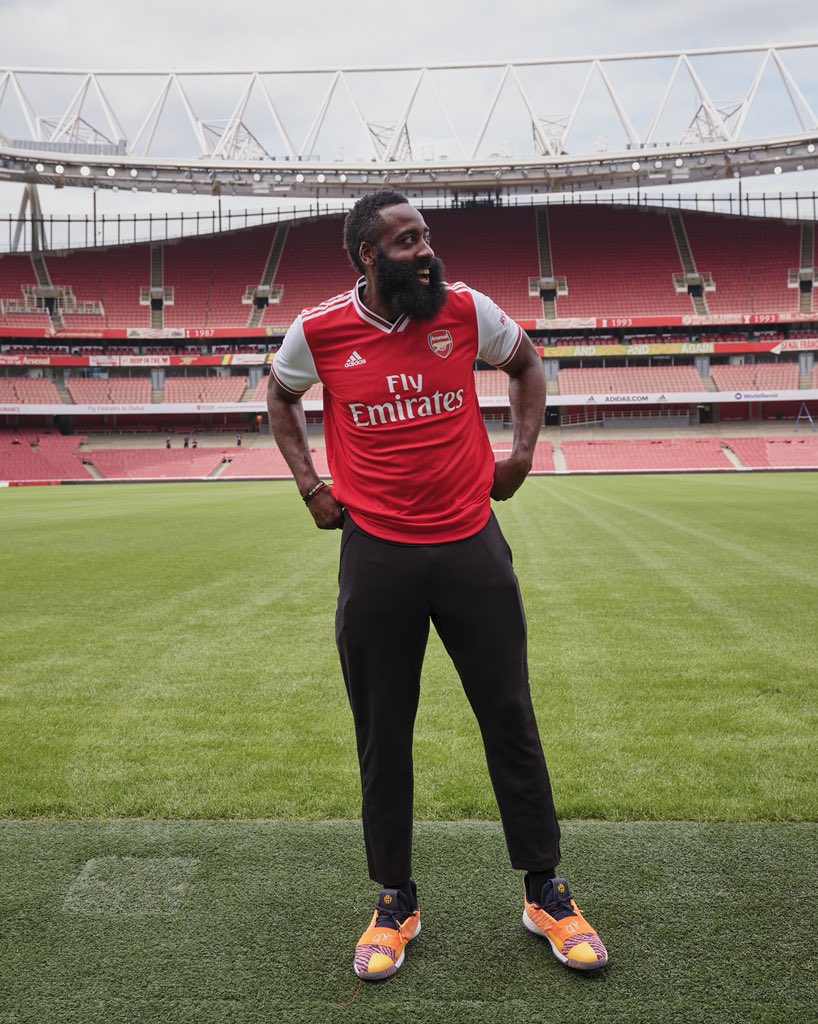 火箭官宣威少加盟 哈登却已经为其他球队拍摄定妆照