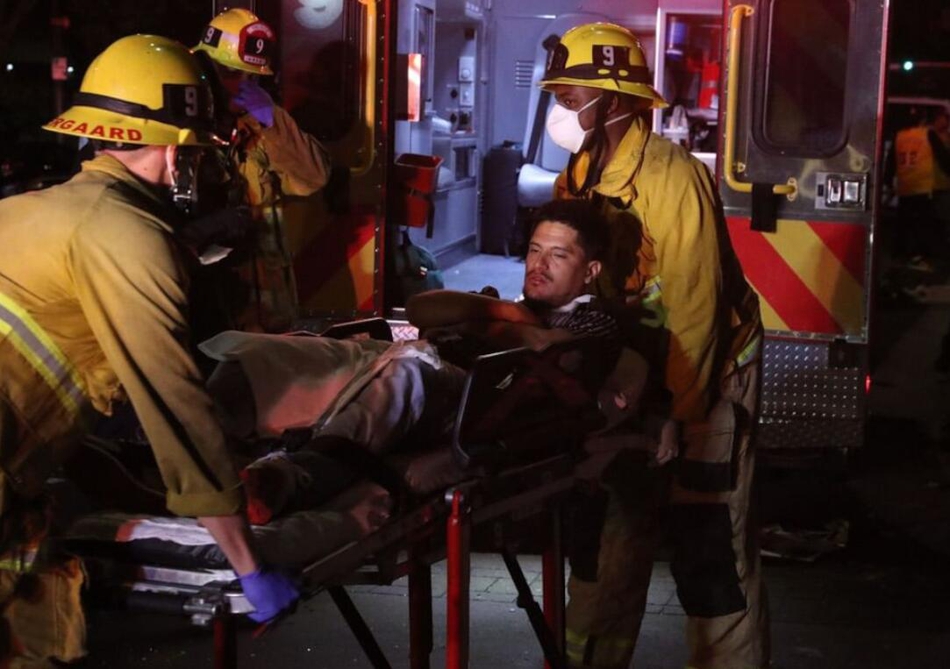 湖人球迷街头庆祝演变成暴力行为！公交车都被烧了！共76人被逮捕