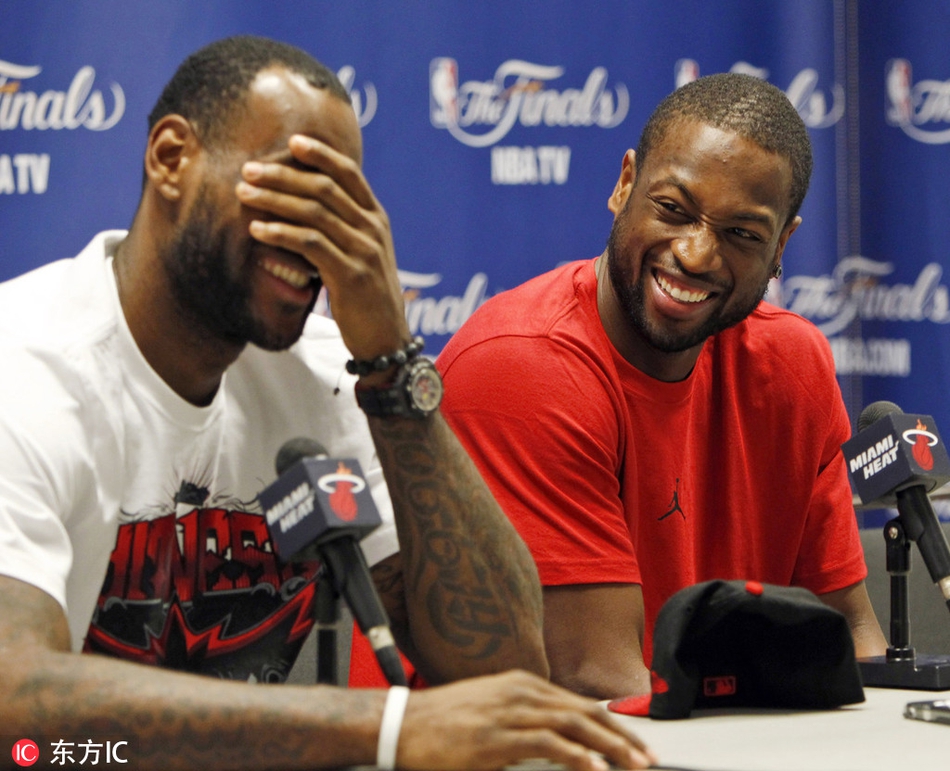 回顾詹韦赛场基情瞬间