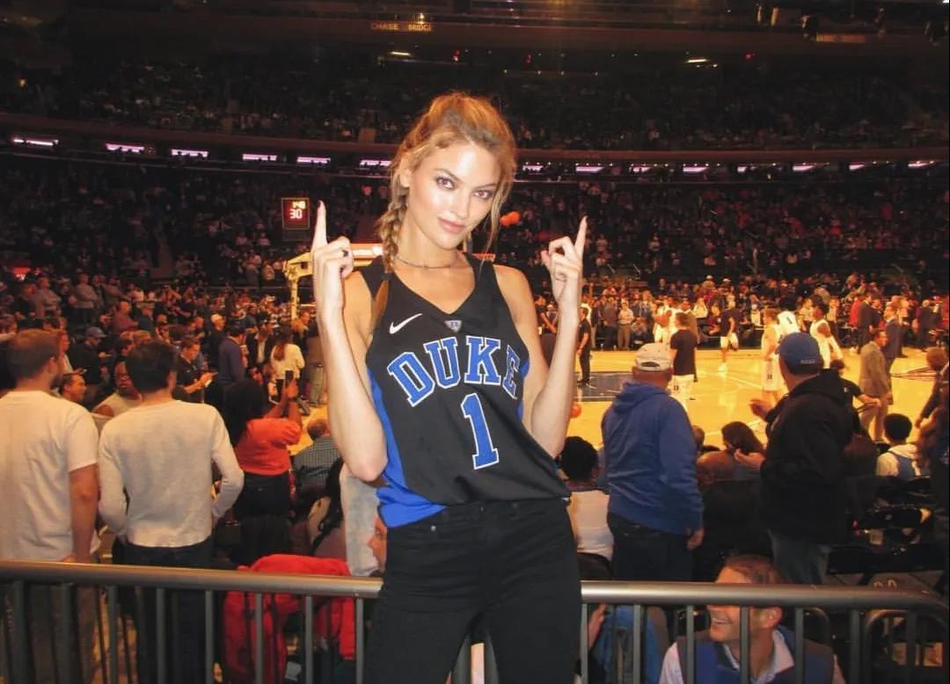 两米大长腿!吊打网红脸!维密女神在锡安面前竟然秒变迷妹