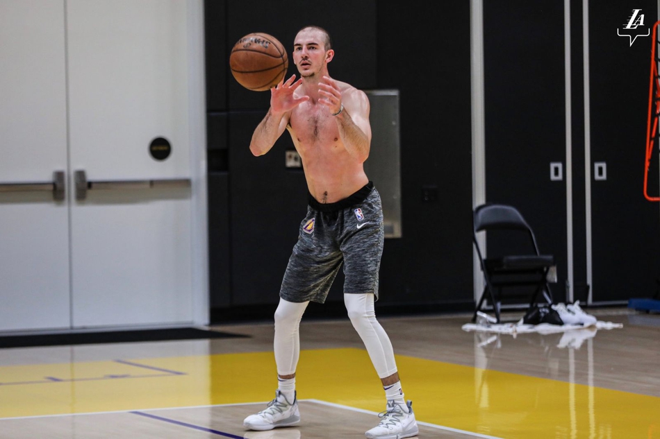 操练起来！湖人球员回归球馆开始训练 詹姆斯浓眉哥齐上阵