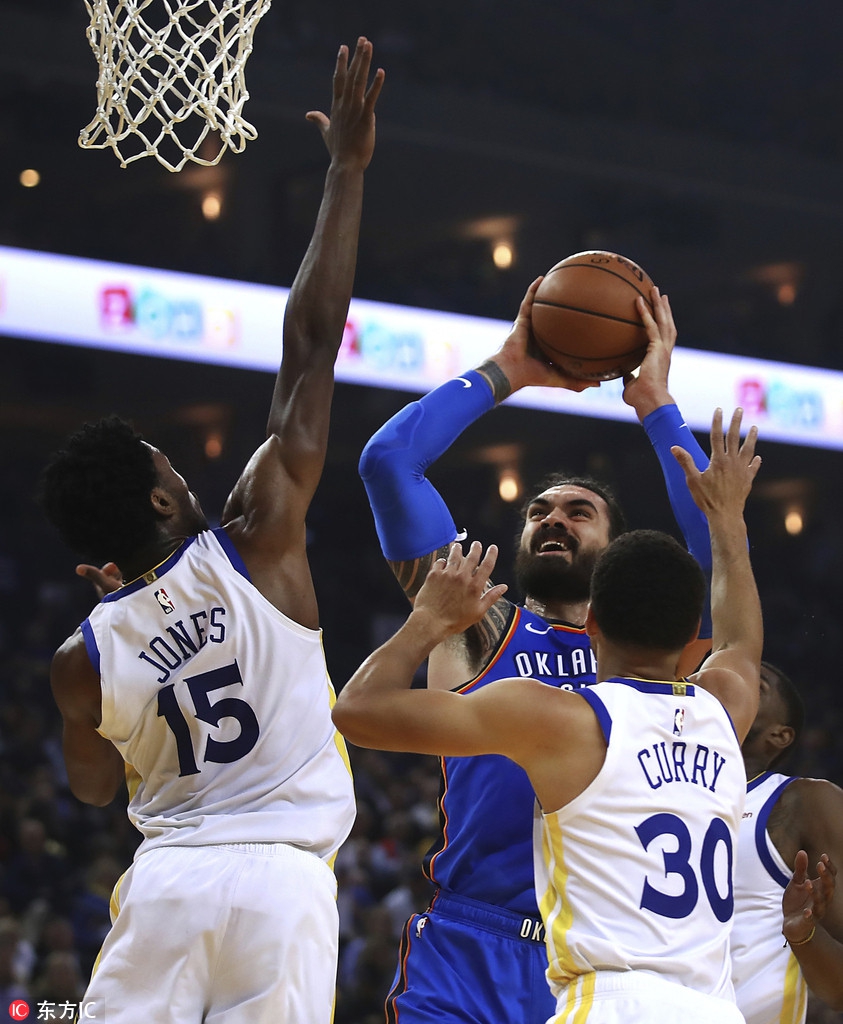 亚当斯篮下强打