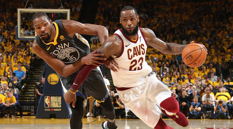 篮筐轰炸者也是脚踝终结者！詹姆斯秀起细腻活也能晃倒防守人