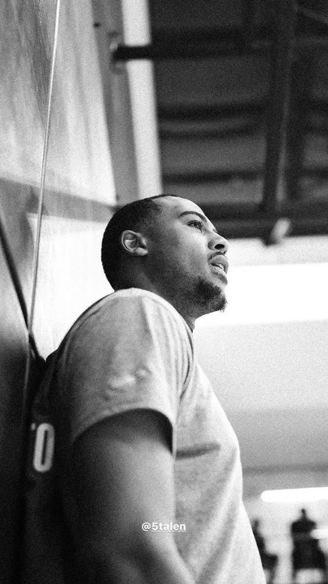 詹姆斯打控卫浓眉哥打中锋！湖人为新赛季关键球试验阵容