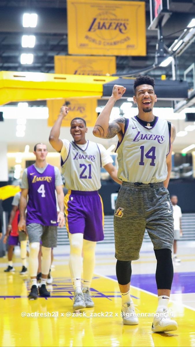 詹姆斯打控卫浓眉哥打中锋！湖人为新赛季关键球试验阵容