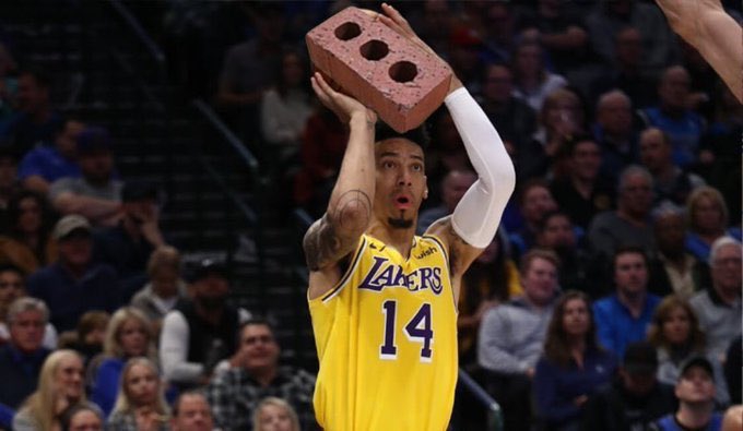 年薪千万却在总决赛8投1中！中美网友搞笑表情包疯狂吐槽铁林