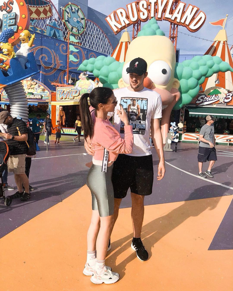 湖人最悔恨的交易!他不仅带走天赋 还把联盟TOP3极品美女带到死敌