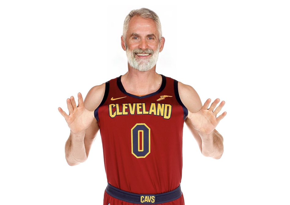 风靡NBA的变老挑战！白胡子老詹依旧霸气 一人撞脸波波维奇