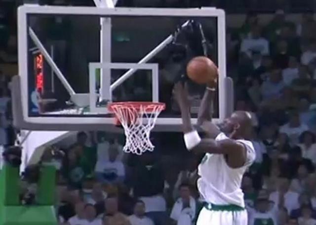 NBA有多少球员能摸到篮板上沿？现役有3人几乎完成！