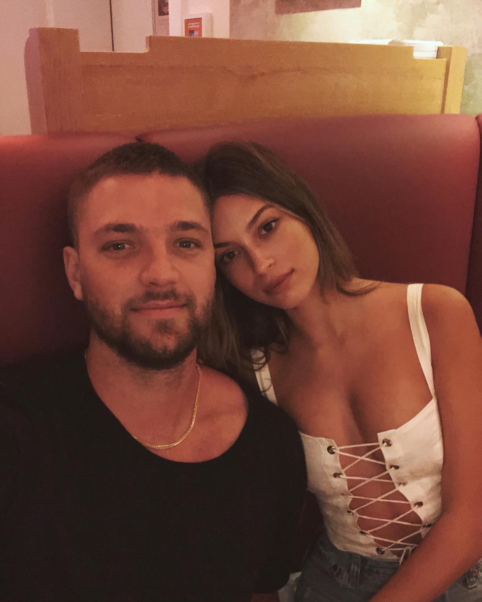 能让帕帅一年不换女友的神仙姐姐！帕森斯为她庆生狂洒狗粮