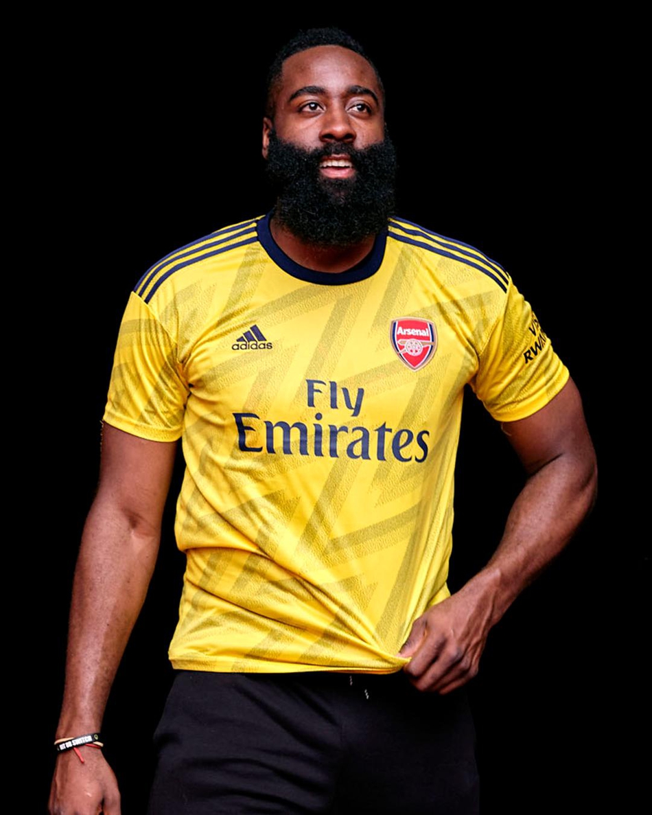 火箭官宣威少加盟 哈登却已经为其他球队拍摄定妆照