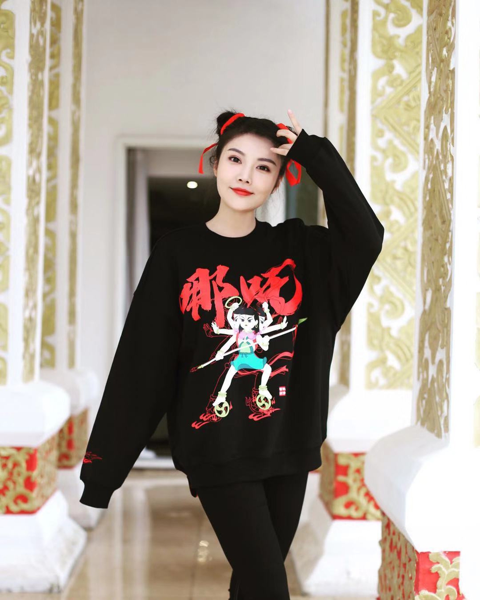 杜兰特铁粉变身哪吒！大嫂徐冬冬最新写真俏皮迷人