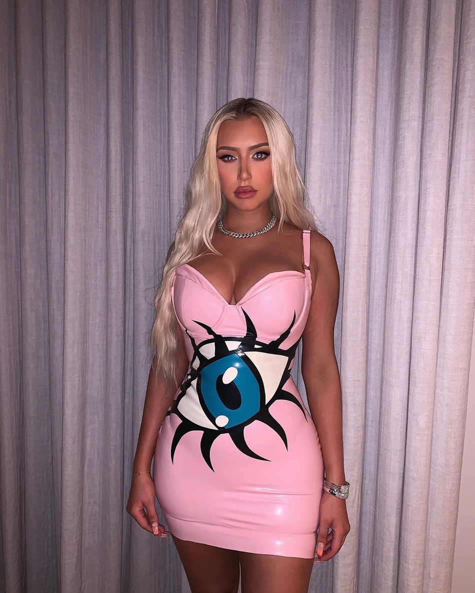 库兹马撩上詹娜闺蜜！700万粉丝的网红 跟卡戴珊家族关系不一般