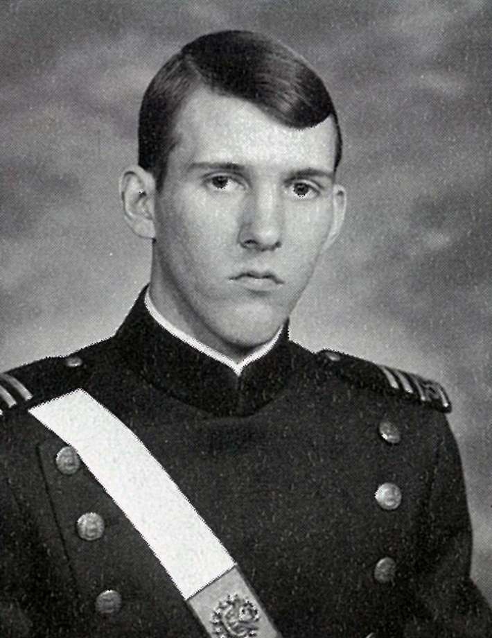 2、波波维奇上尉