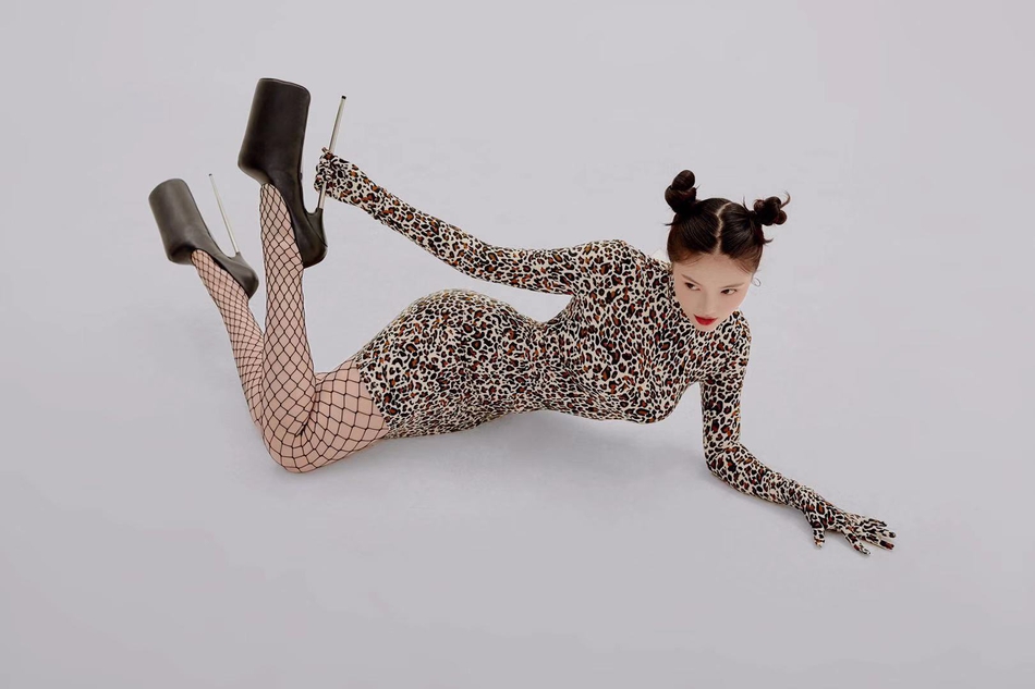 杜兰特铁粉变身哪吒！大嫂徐冬冬最新写真俏皮迷人