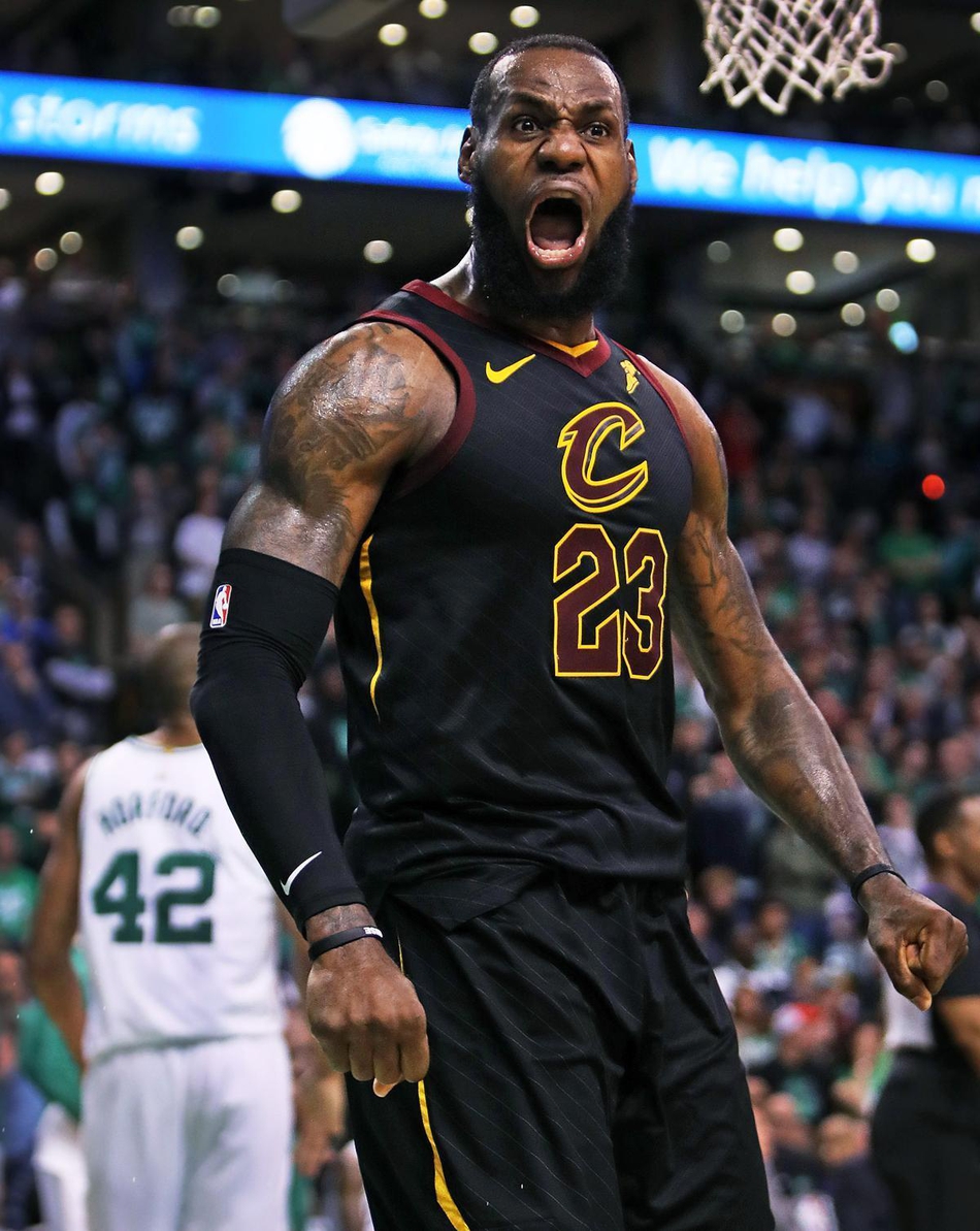 1、勒布朗-詹姆斯 54348分钟