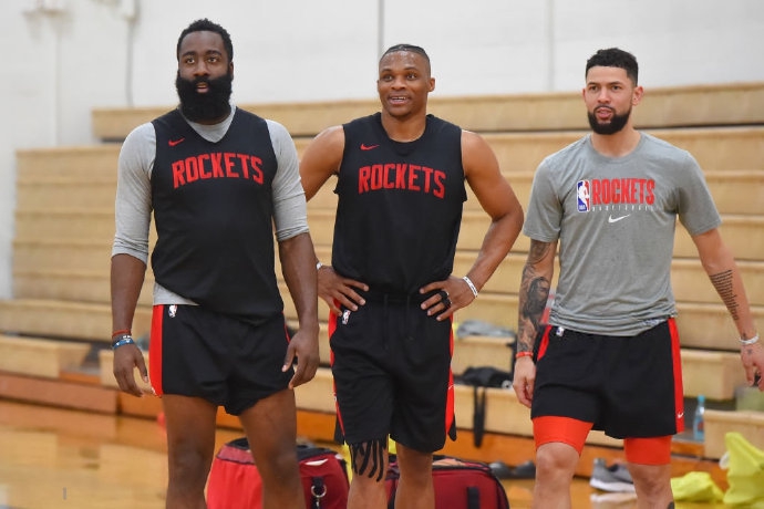 火箭夏威夷开练备战快船！威少对位哈登塔克