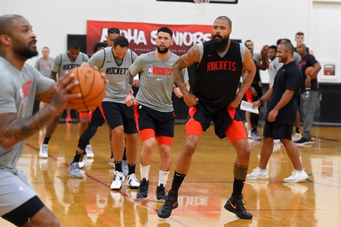 火箭夏威夷开练备战快船！威少对位哈登塔克