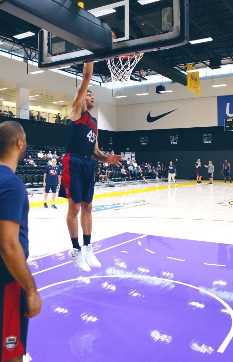 美国男篮征用湖人训练馆 NBA鞋王到了国家队依旧让人馋哭了