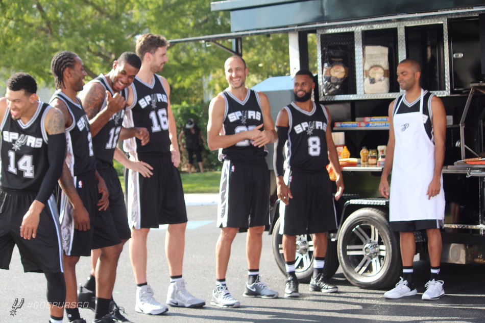 又是一年沙雕广告!马刺球迷笑着笑着就哭了