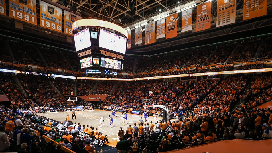 8、ThompsonCBoling Arena（田纳西大学主场）21678人