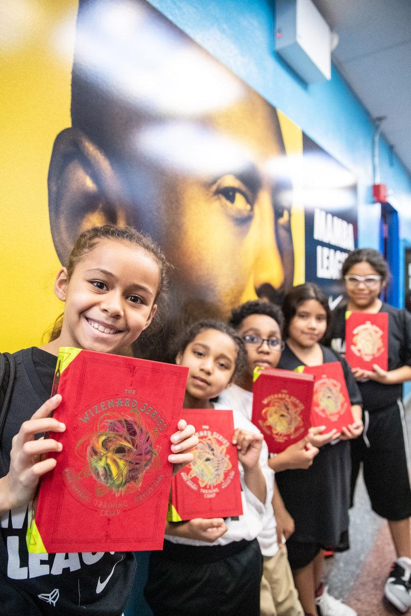 科比庆祝曼巴联盟成立一周年